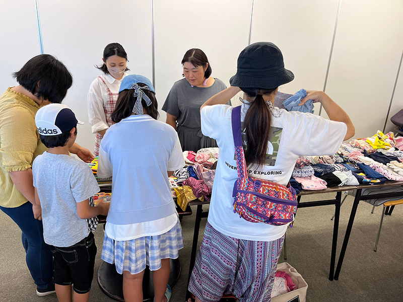 池袋本部・みんなのふくろう食堂ボランティア体験で　「ひとり親家庭を支援する職に」　大学2年生の小林千晶さん 　